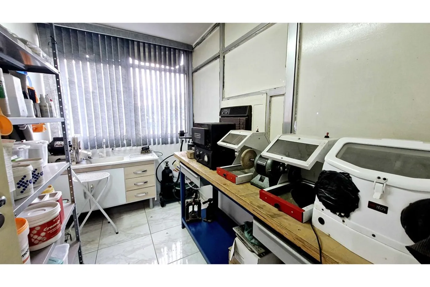 CFC 1212 Sala 601361040-137 - REMAX Trio Exclusividades