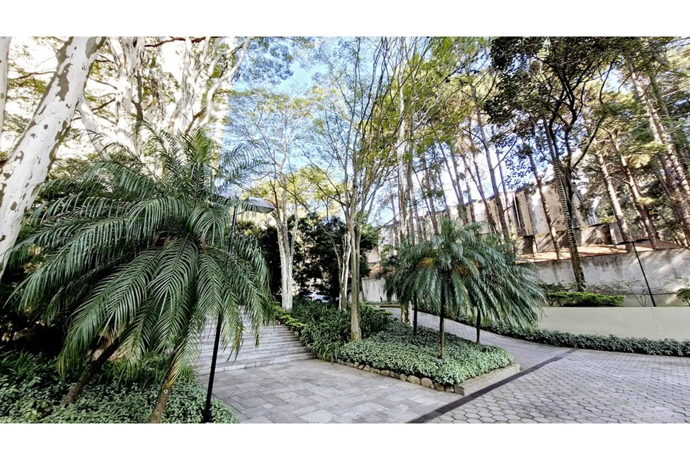 MC 226 Apto 601361044-43 - REMAX Trio Exclusividades