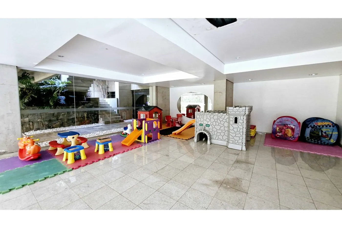 MC 226 Apto 601361044-43 - REMAX Trio Exclusividades
