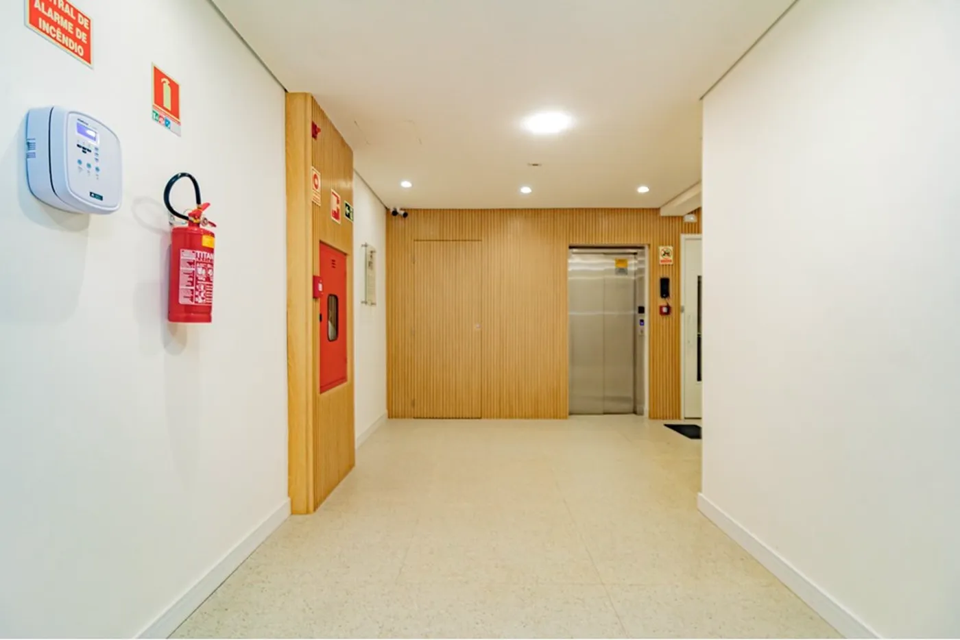 FJB 187 Apto 612491036-30 - REMAX Trend Exclusividades