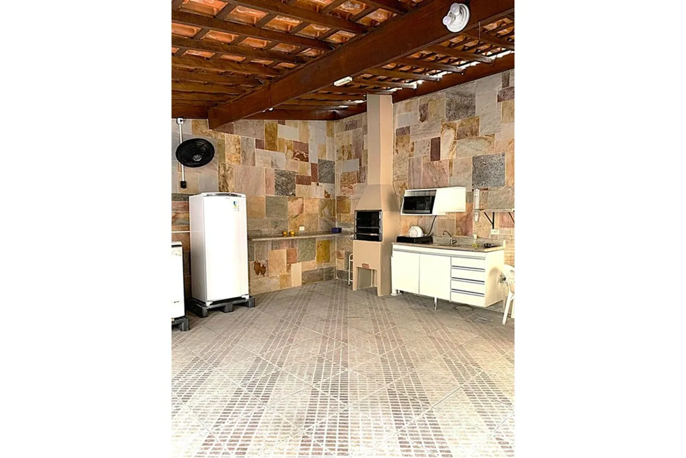 JIRQB 156 Apto 601081084-2 - REMAX Lepex Exclusividades