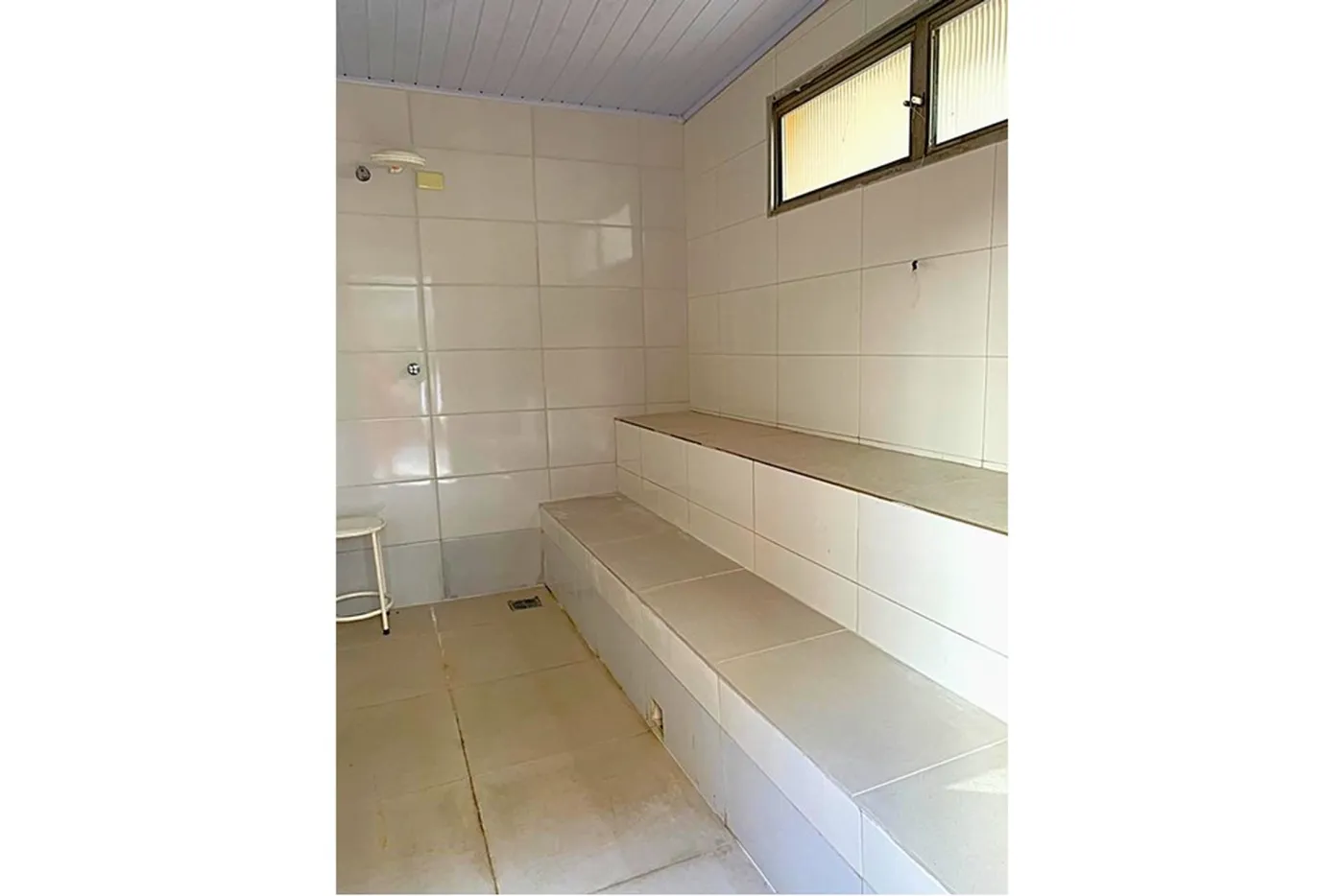 JIRQB 156 Apto 601081084-2 - REMAX Lepex Exclusividades