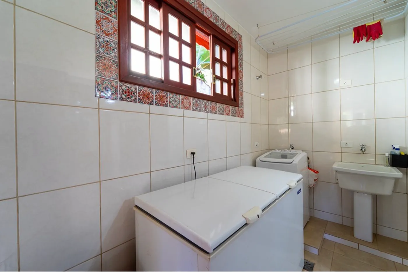 VSJIH 412 690591006-75 - REMAX Máxima Exclusividades