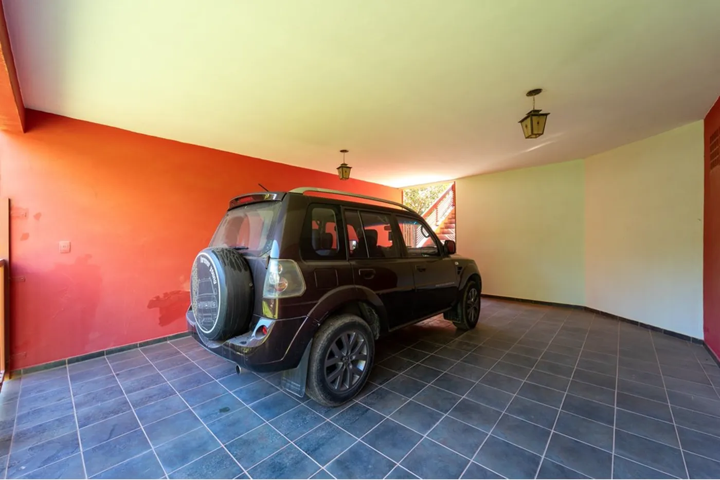 VSJIH 412 690591006-75 - REMAX Máxima Exclusividades