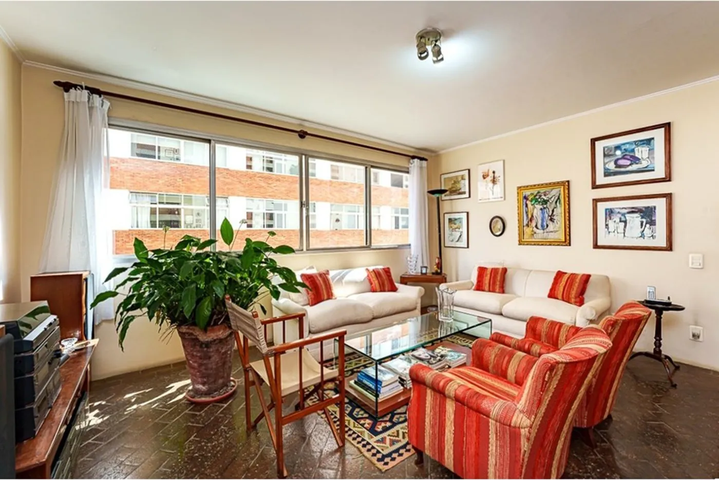 POF 1380 Apto 601371031-54 - REMAX Boutique Exclusividades