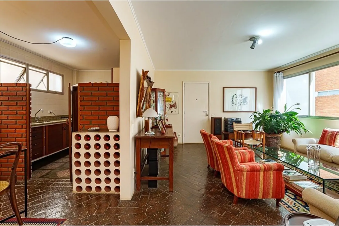 POF 1380 Apto 601371031-54 - REMAX Boutique Exclusividades