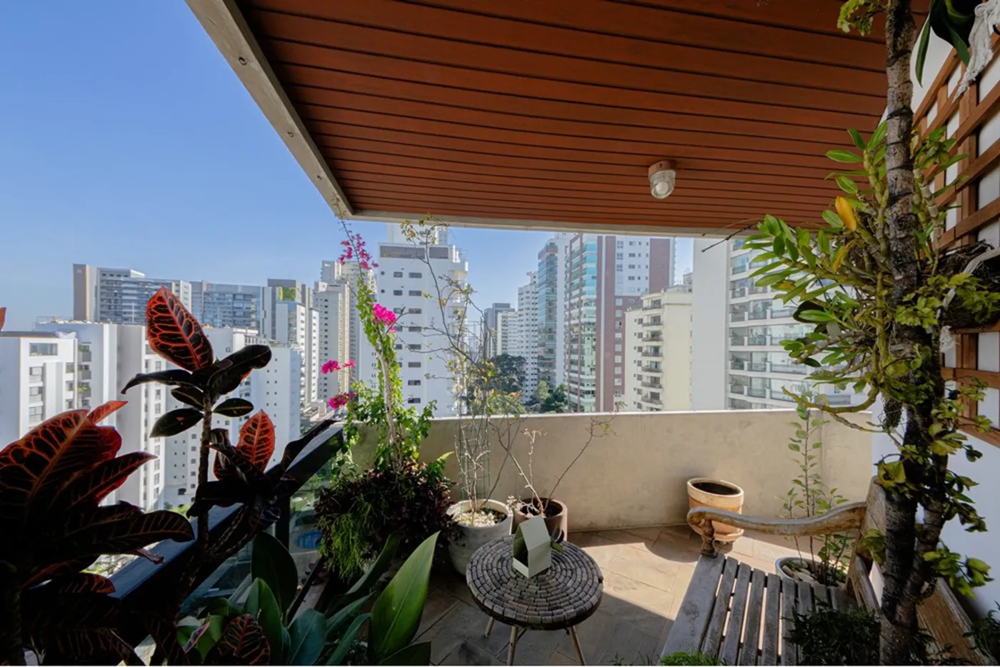 CBE 346 Apto 601371058-12 - REMAX Boutique Exclusividades