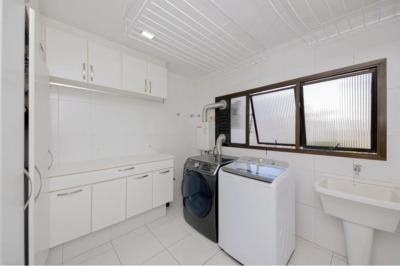 CBE 346 Apto 601371058-12 - REMAX Boutique Exclusividades