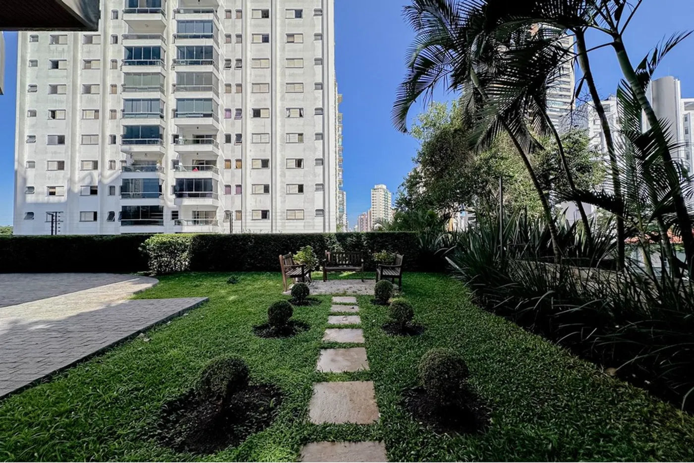 CBE 346 Apto 601371058-12 - REMAX Boutique Exclusividades