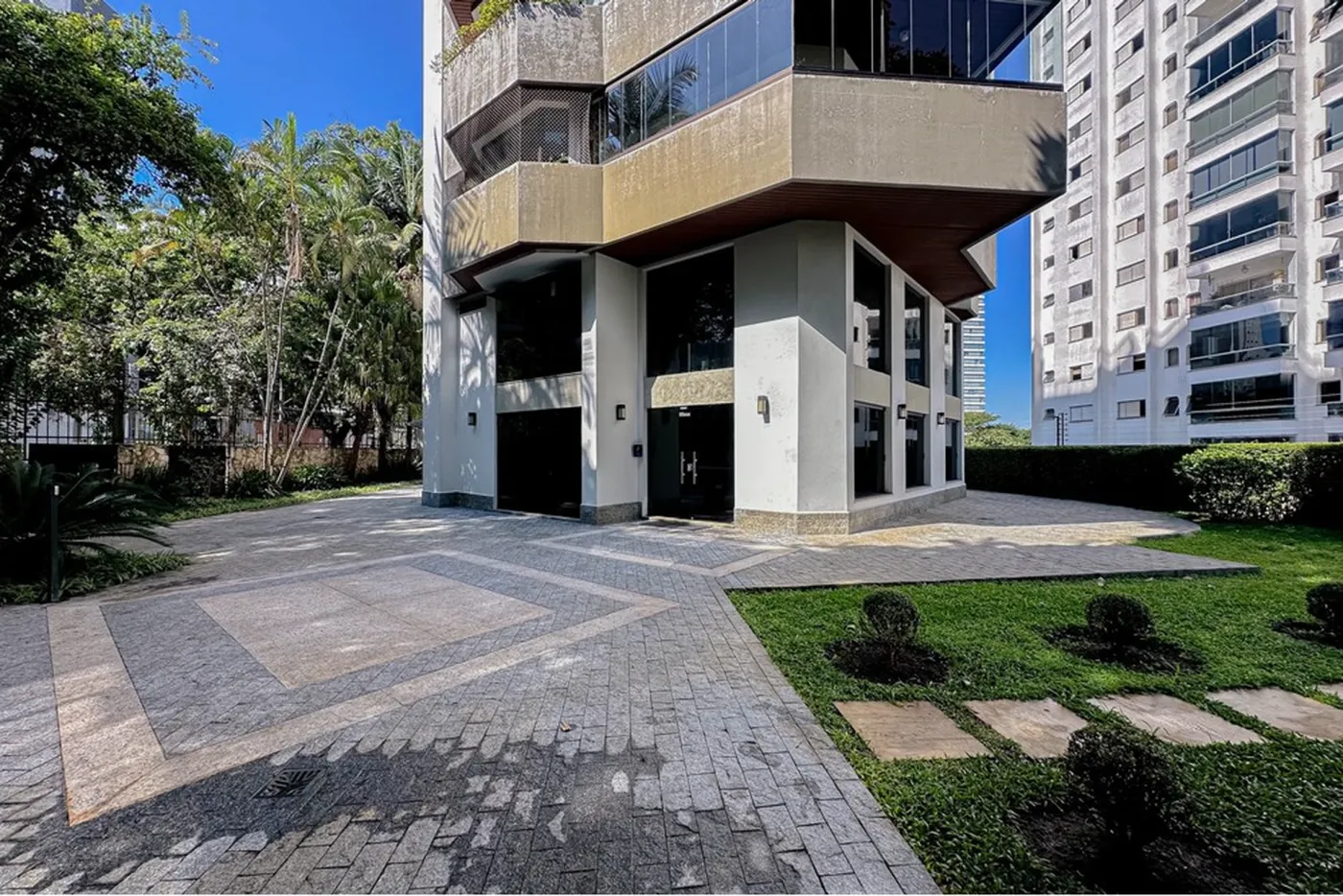 CBE 346 Apto 601371058-12 - REMAX Boutique Exclusividades