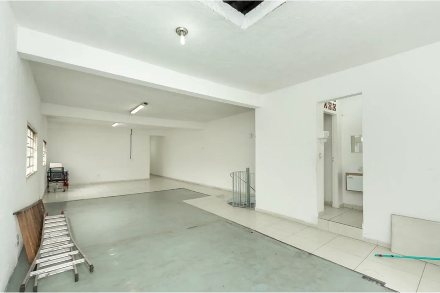 CVDT 46 Pavilhão 601371095-15 - REMAX Boutique Exclusividades