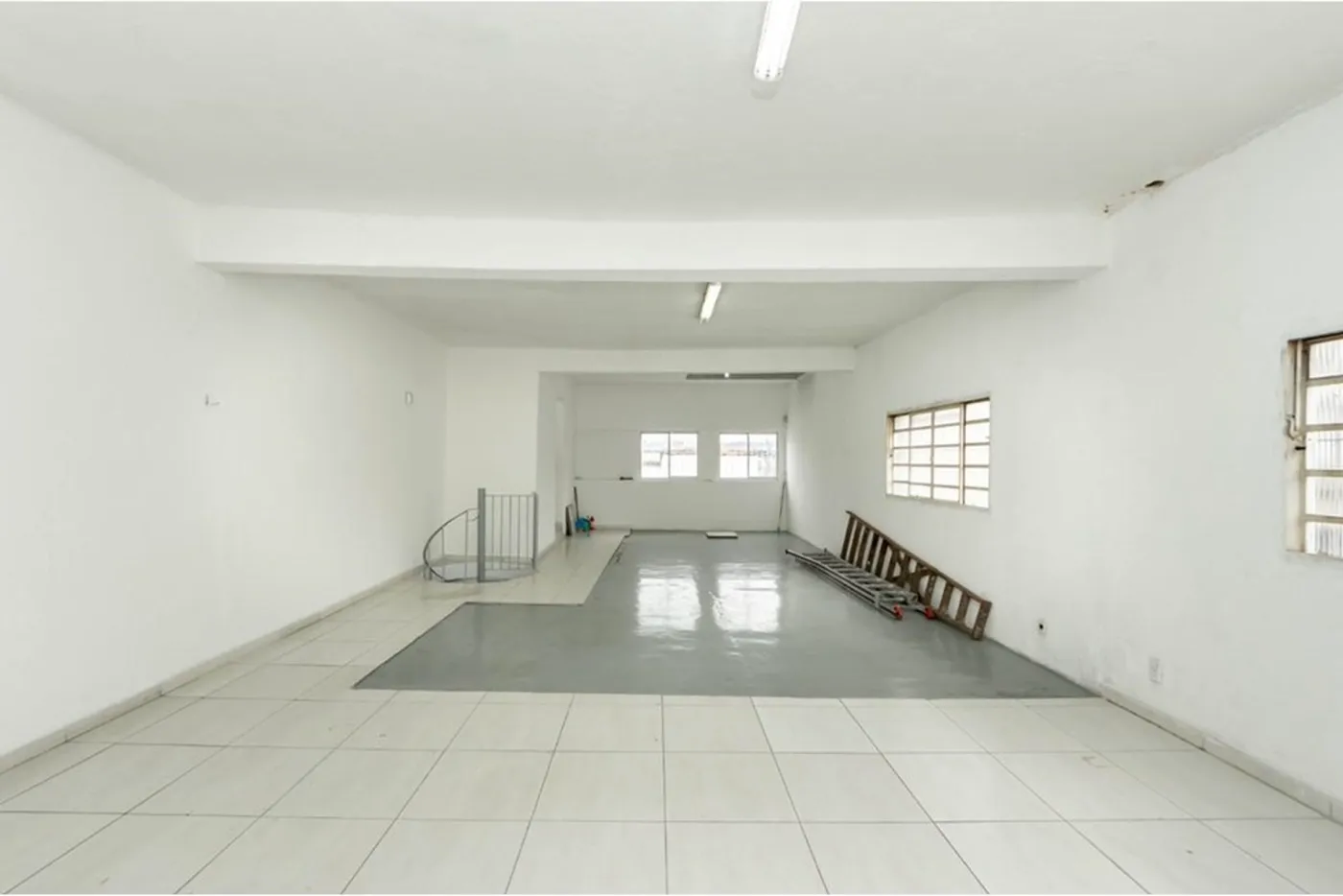 CVDT 46 Pavilhão 601371095-15 - REMAX Boutique Exclusividades