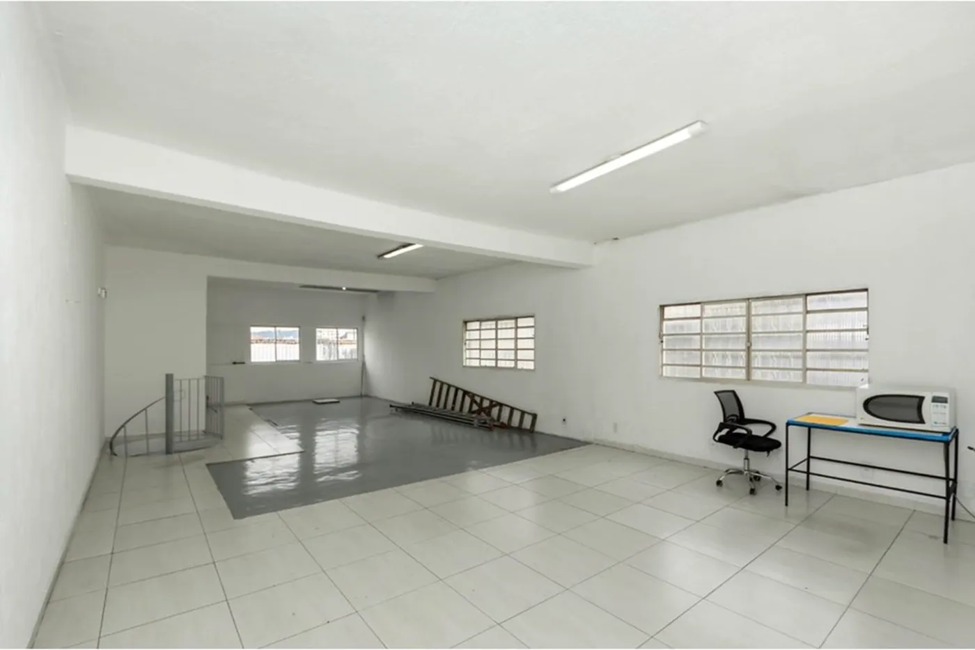 CVDT 46 Pavilhão 601371095-15 - REMAX Boutique Exclusividades