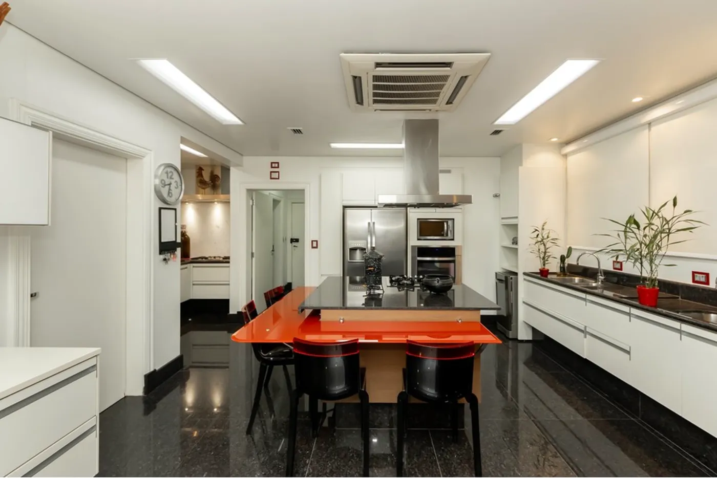 RSL 140 Apto 601721028-41 - REMAX Front Exclusividades