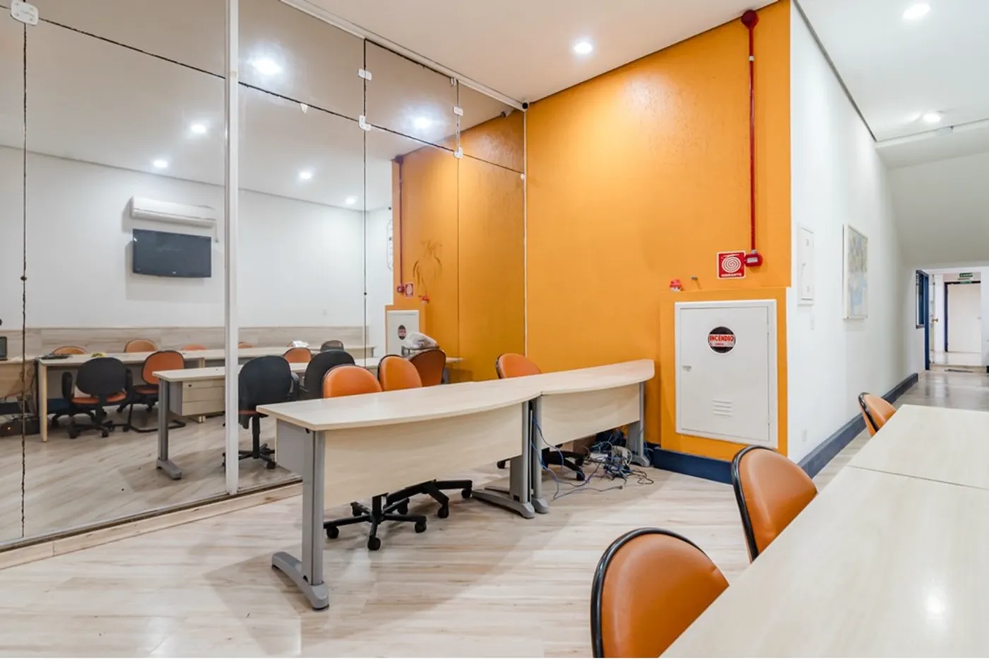 PLDC 200 Sala 601401041-17 - REMAX Paradisus Exclusividades