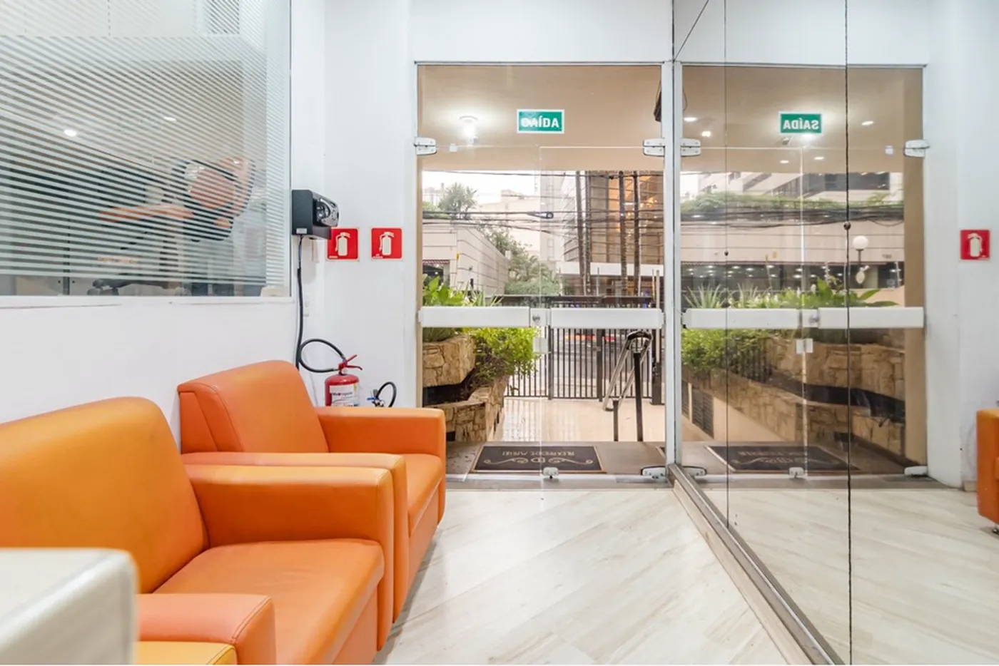 PLDC 200 Sala 601401041-17 - REMAX Paradisus Exclusividades