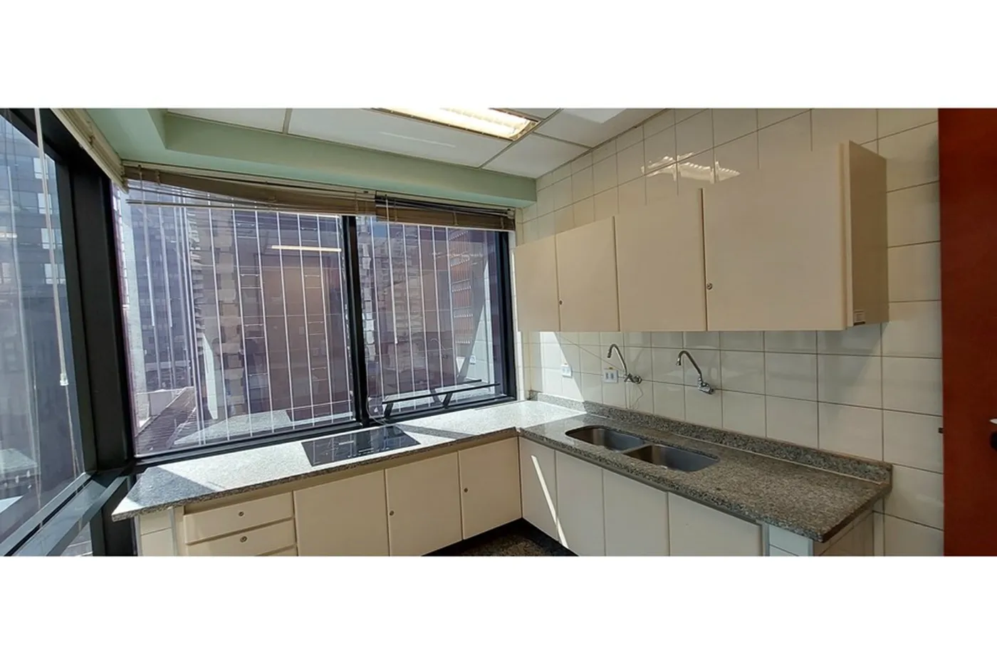 CCS 466 Sala 602221002-30 - REMAX Galeria Exclusividades