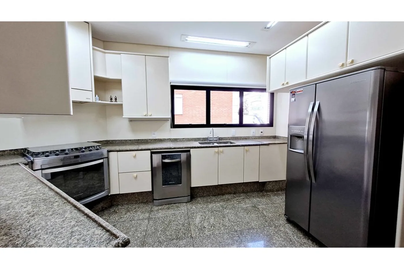 MPAC 330 Apto 601361044-47 - REMAX Trio Exclusividades