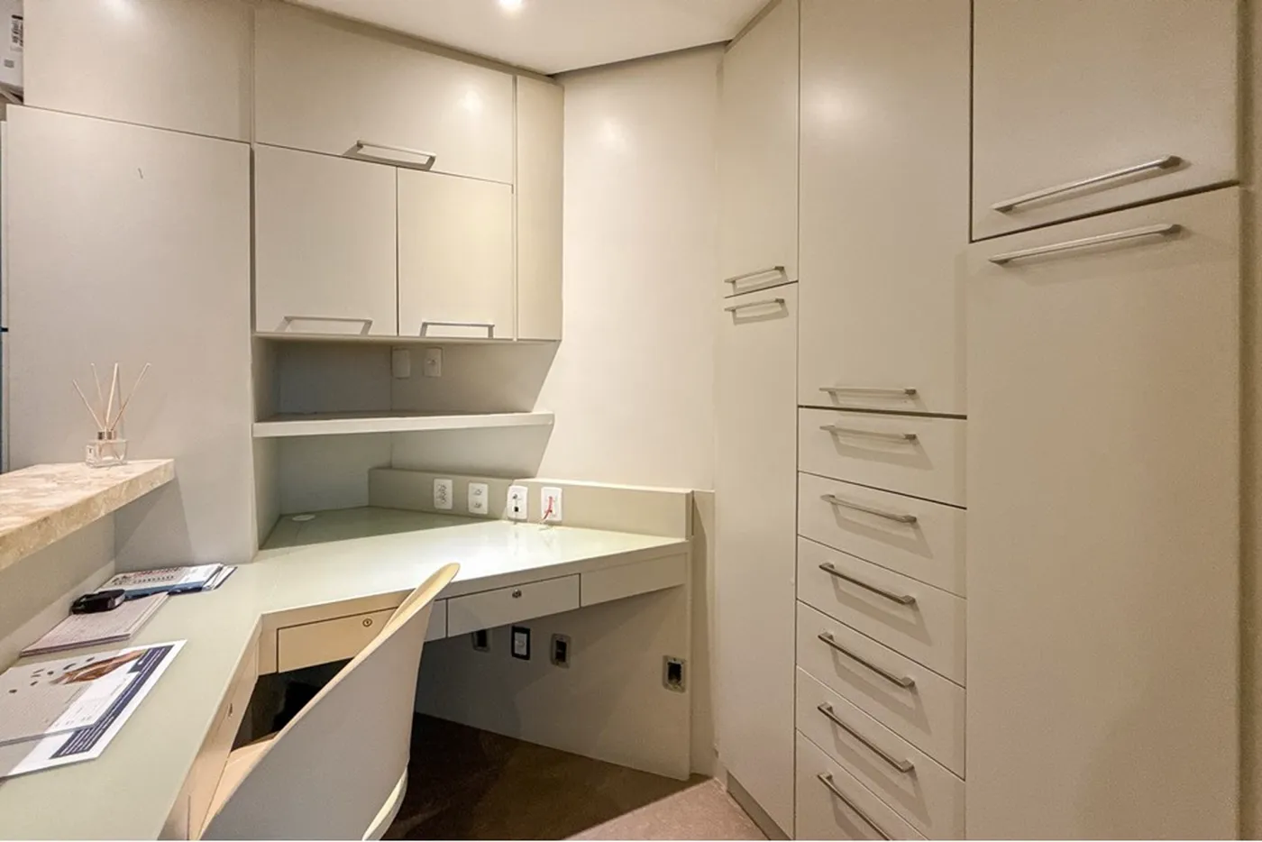 CLN 77 Sala 612651033-74 - REMAX Pillares Exclusividades