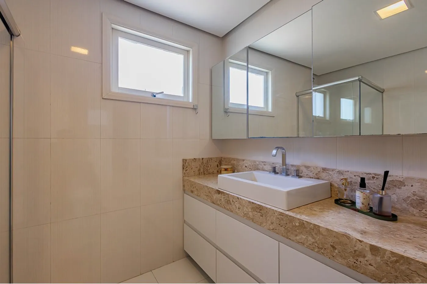 VIPVDC 330 612521047-22 - REMAX Place Exclusividades