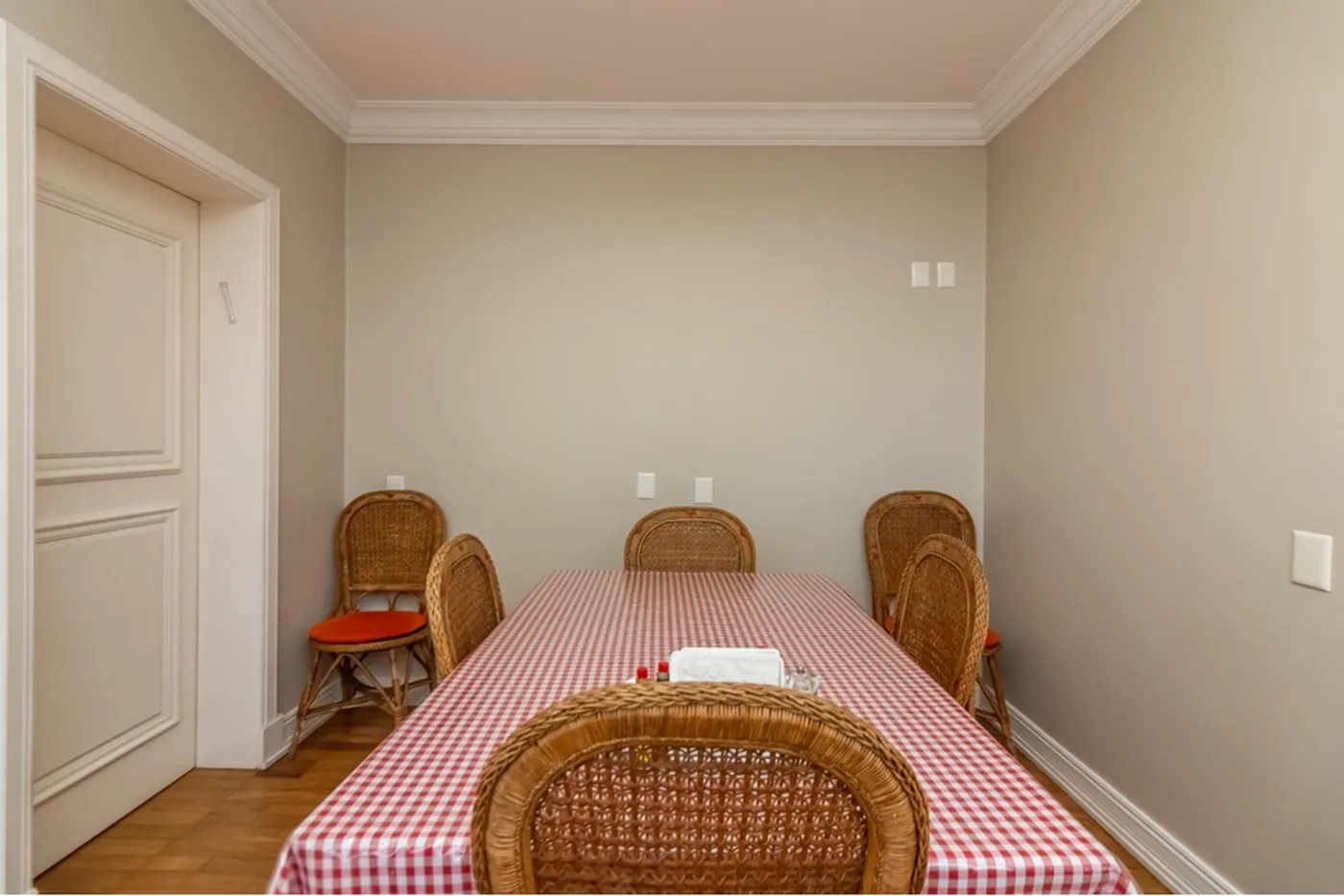 HBDI 788 Apto 601081048-29 - REMAX Lepex Exclusividades