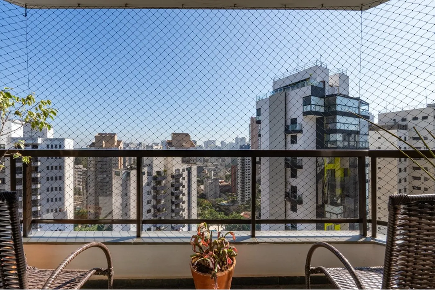 VAA 363 Apto 601131051-33 - REMAX Ares Exclusividades