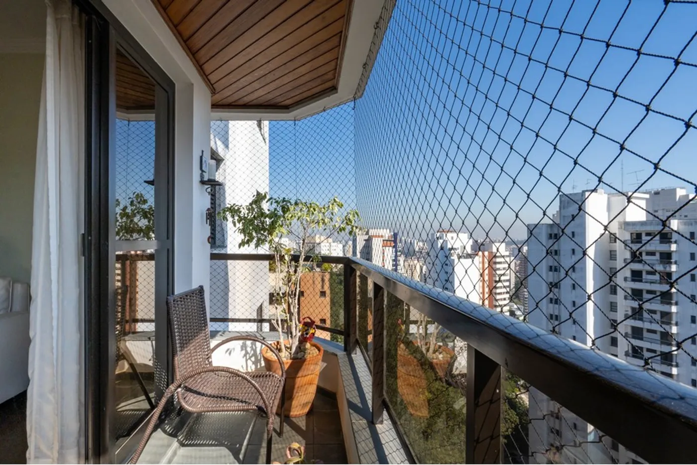 VAA 363 Apto 601131051-33 - REMAX Ares Exclusividades