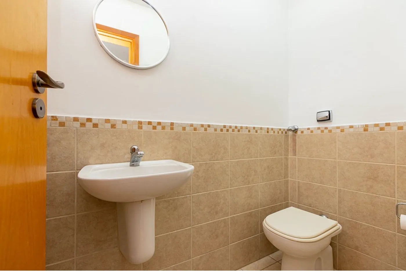 ADBVAP 2464 Sala 601131050-20 - REMAX Ares Exclusividades