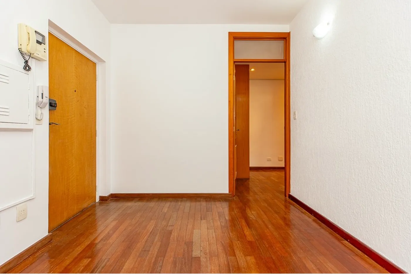 ADBVAP 2464 Sala 601131050-20 - REMAX Ares Exclusividades