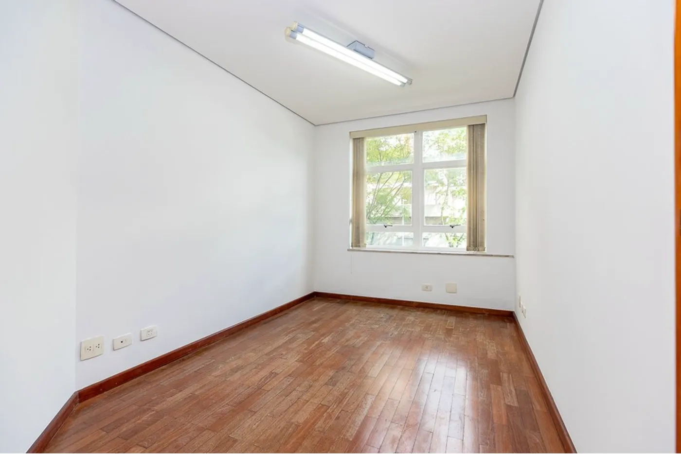 ADBVAP 2464 Sala 601131050-20 - REMAX Ares Exclusividades