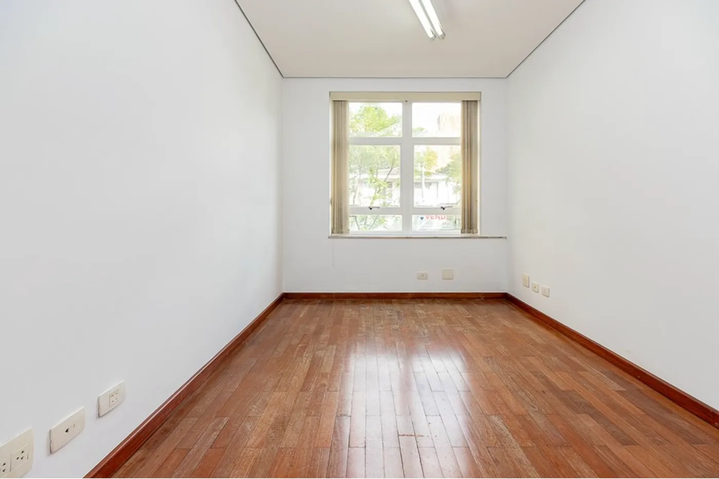 ADBVAP 2464 Sala 601131050-20 - REMAX Ares Exclusividades