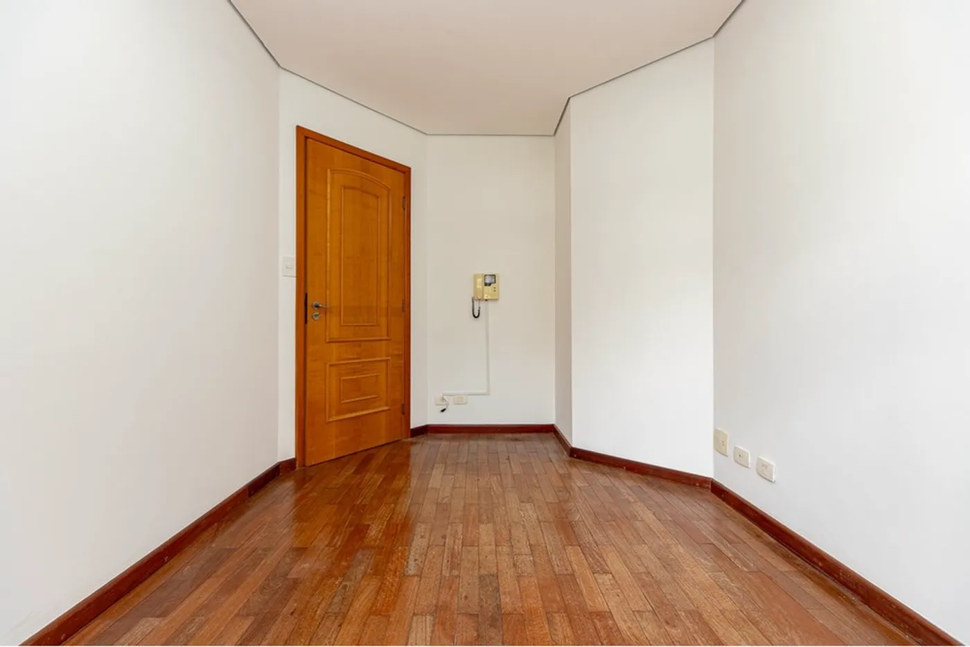ADBVAP 2464 Sala 601131050-20 - REMAX Ares Exclusividades