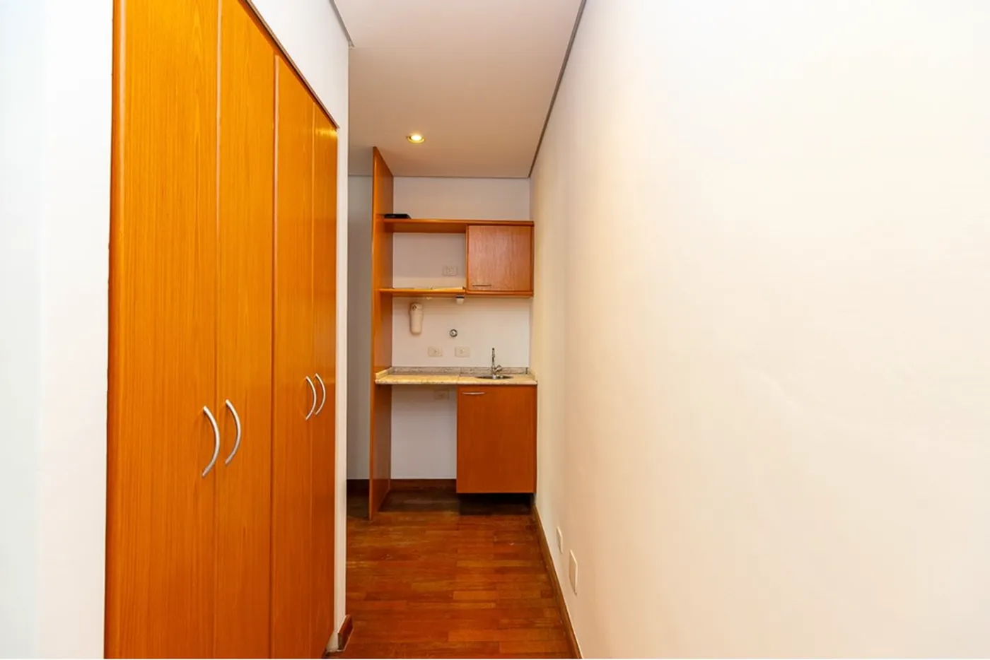 ADBVAP 2464 Sala 601131050-20 - REMAX Ares Exclusividades