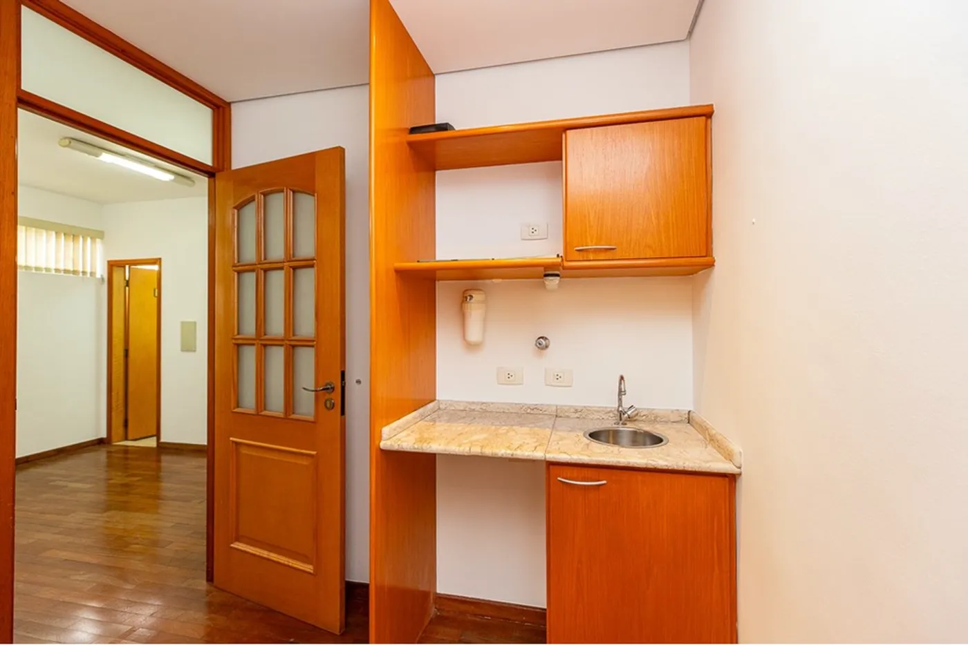 ADBVAP 2464 Sala 601131050-20 - REMAX Ares Exclusividades