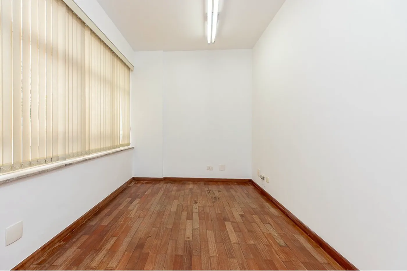 ADBVAP 2464 Sala 601131050-20 - REMAX Ares Exclusividades