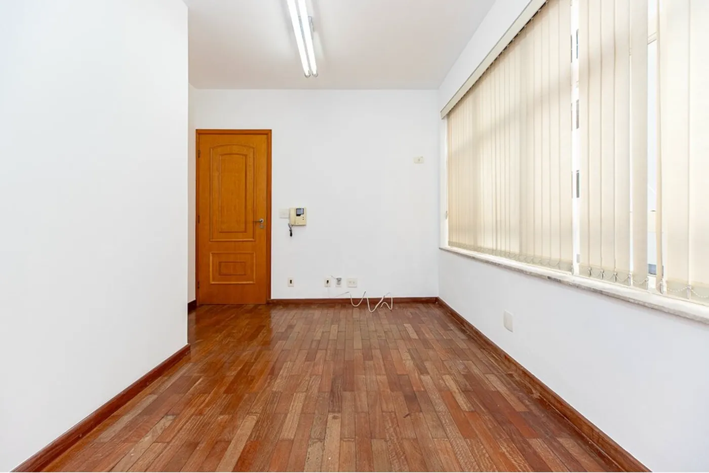 ADBVAP 2464 Sala 601131050-20 - REMAX Ares Exclusividades