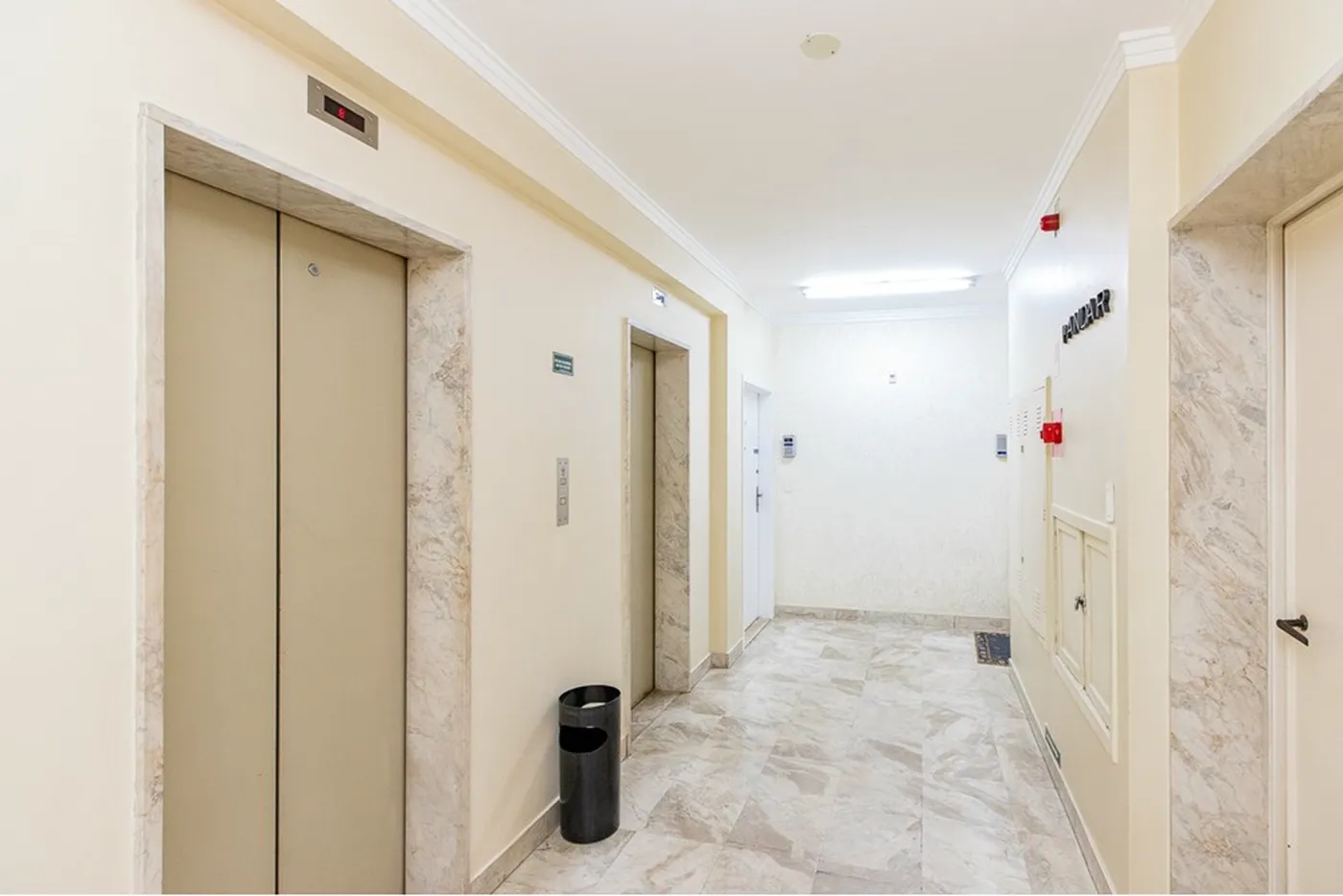 ADBVAP 2464 Sala 601131050-20 - REMAX Ares Exclusividades