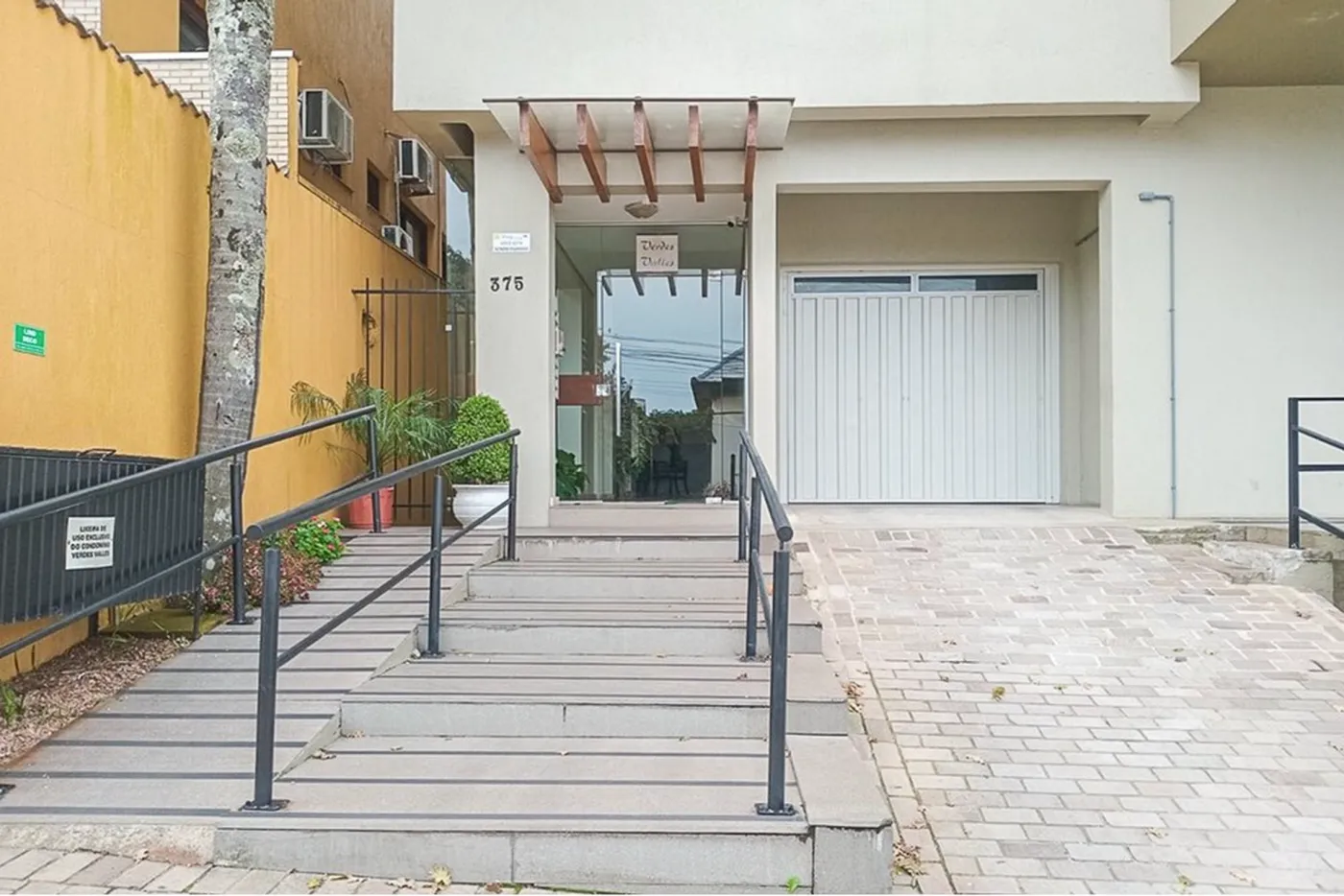 CRB 375 Apto 610441002-8 - REMAX Diamond Orla Exclusividades