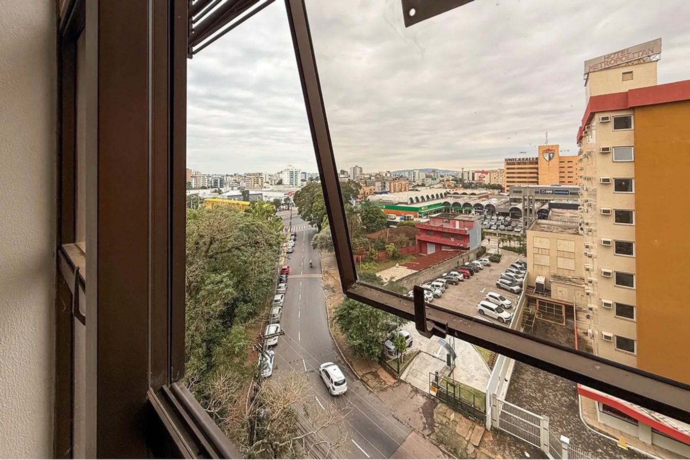 CDM 111 Sala 612651033-82 - REMAX Pillares Exclusividades