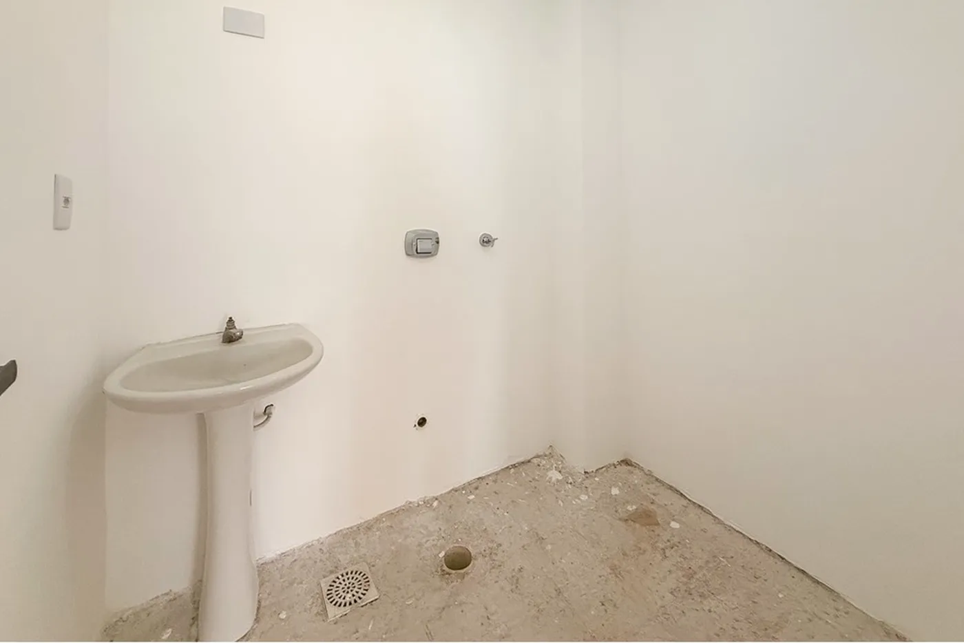 CDM 111 Sala 612651033-82 - REMAX Pillares Exclusividades