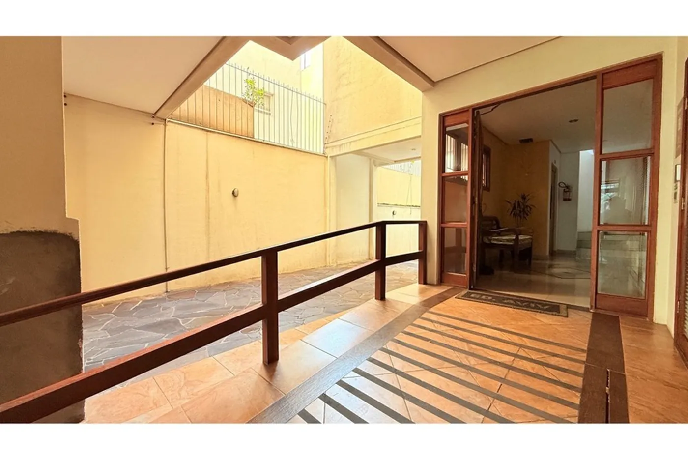 BFHD 182 Apto 610101007-31 - REMAX Tri Exclusividades