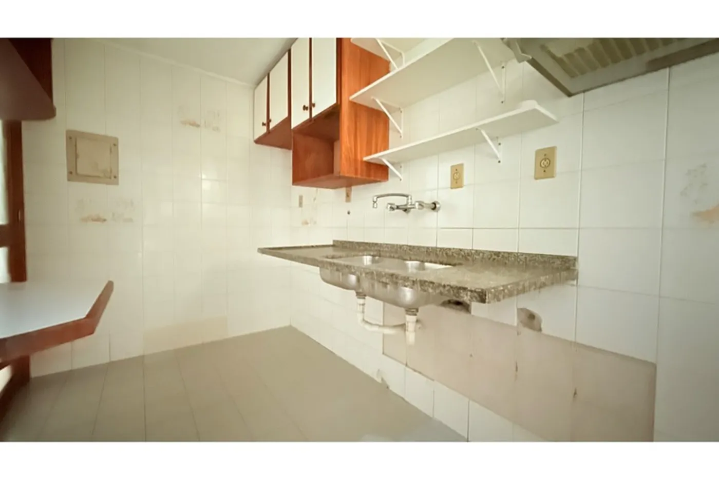 BFHD 182 Apto 610101007-31 - REMAX Tri Exclusividades