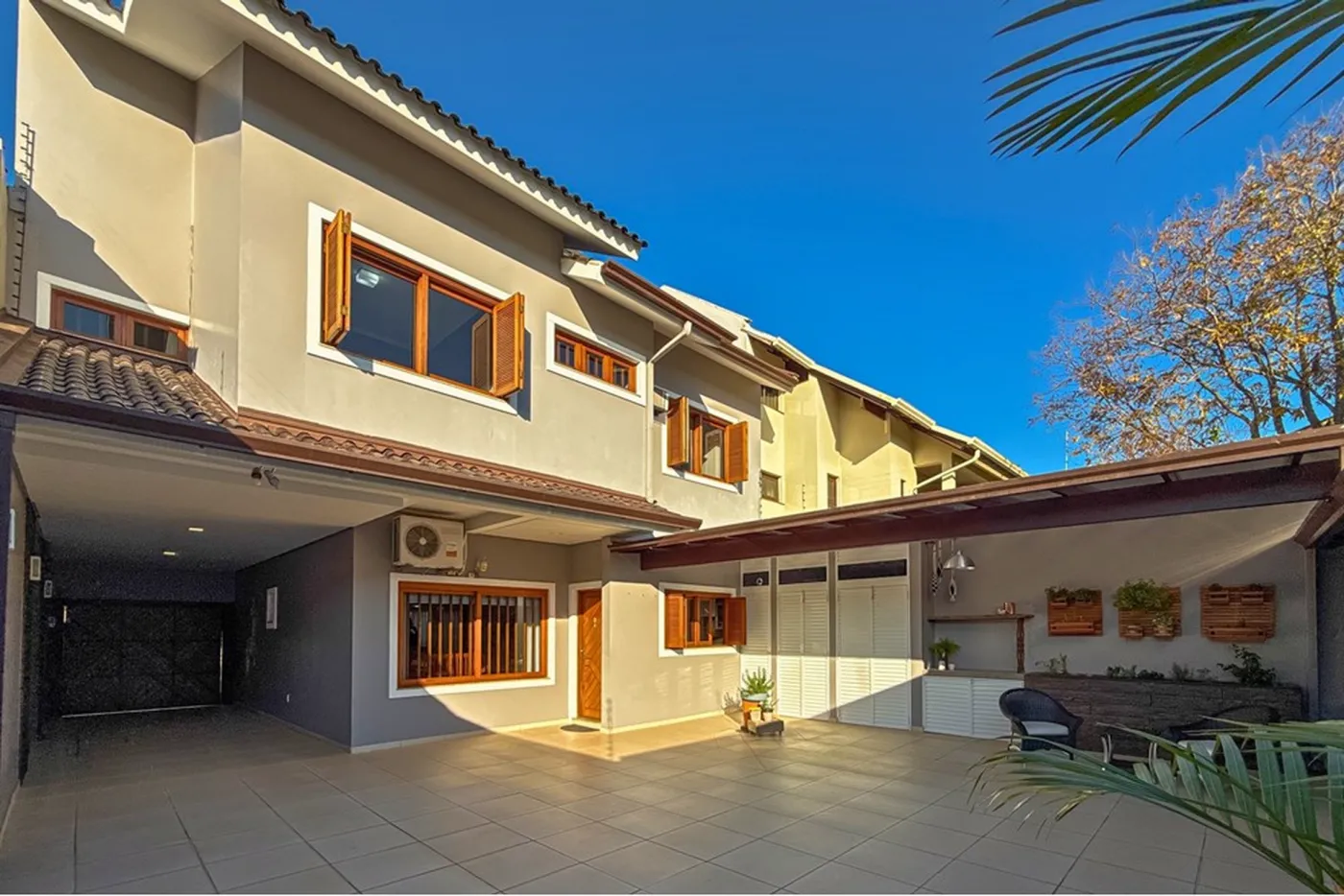 SJI 126 Casa 610241038-7 - REMAX 520 Exclusividades