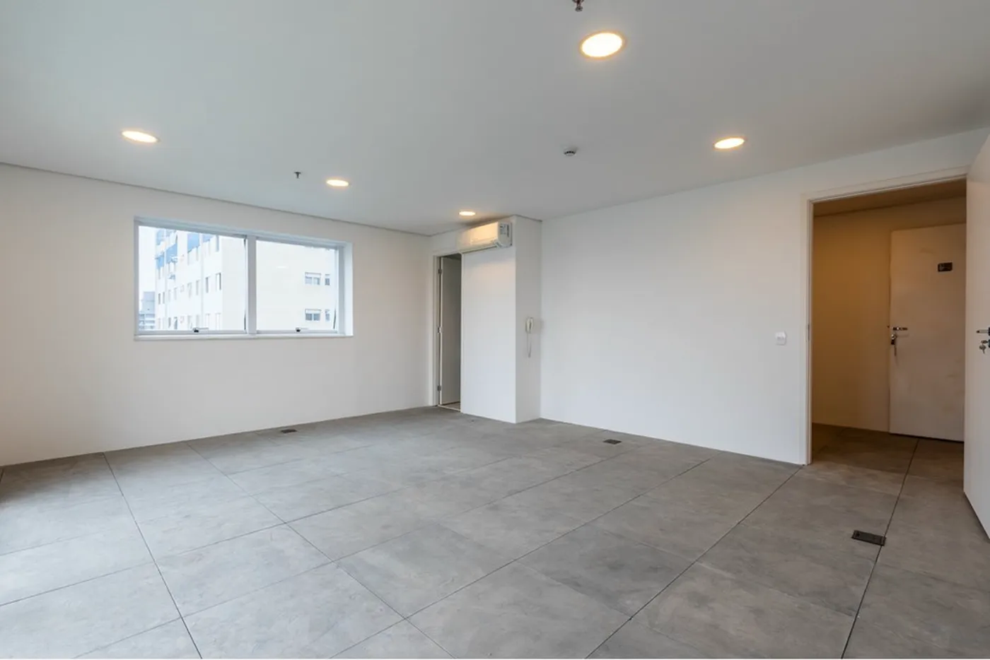 SANDJ 72 Sala 601971032-108 - REMAX Empire Exclusividades