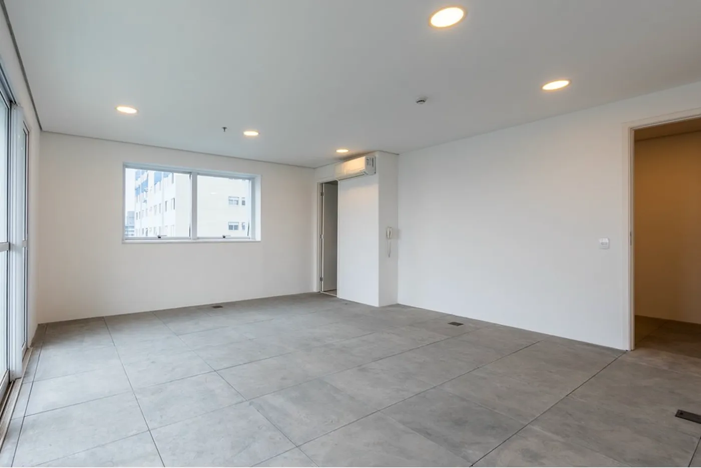 SANDJ 72 Sala 601971032-108 - REMAX Empire Exclusividades