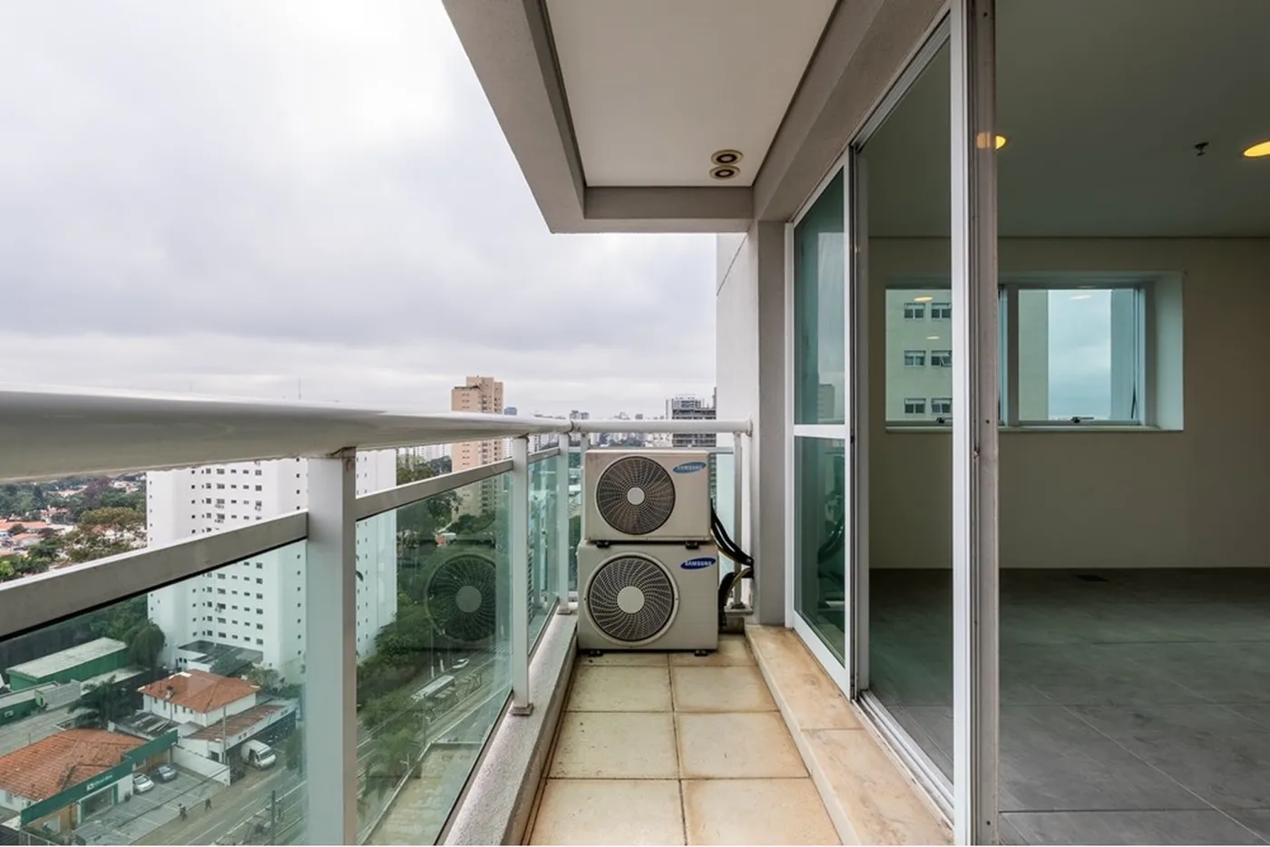 SANDJ 72 Sala 601971032-108 - REMAX Empire Exclusividades