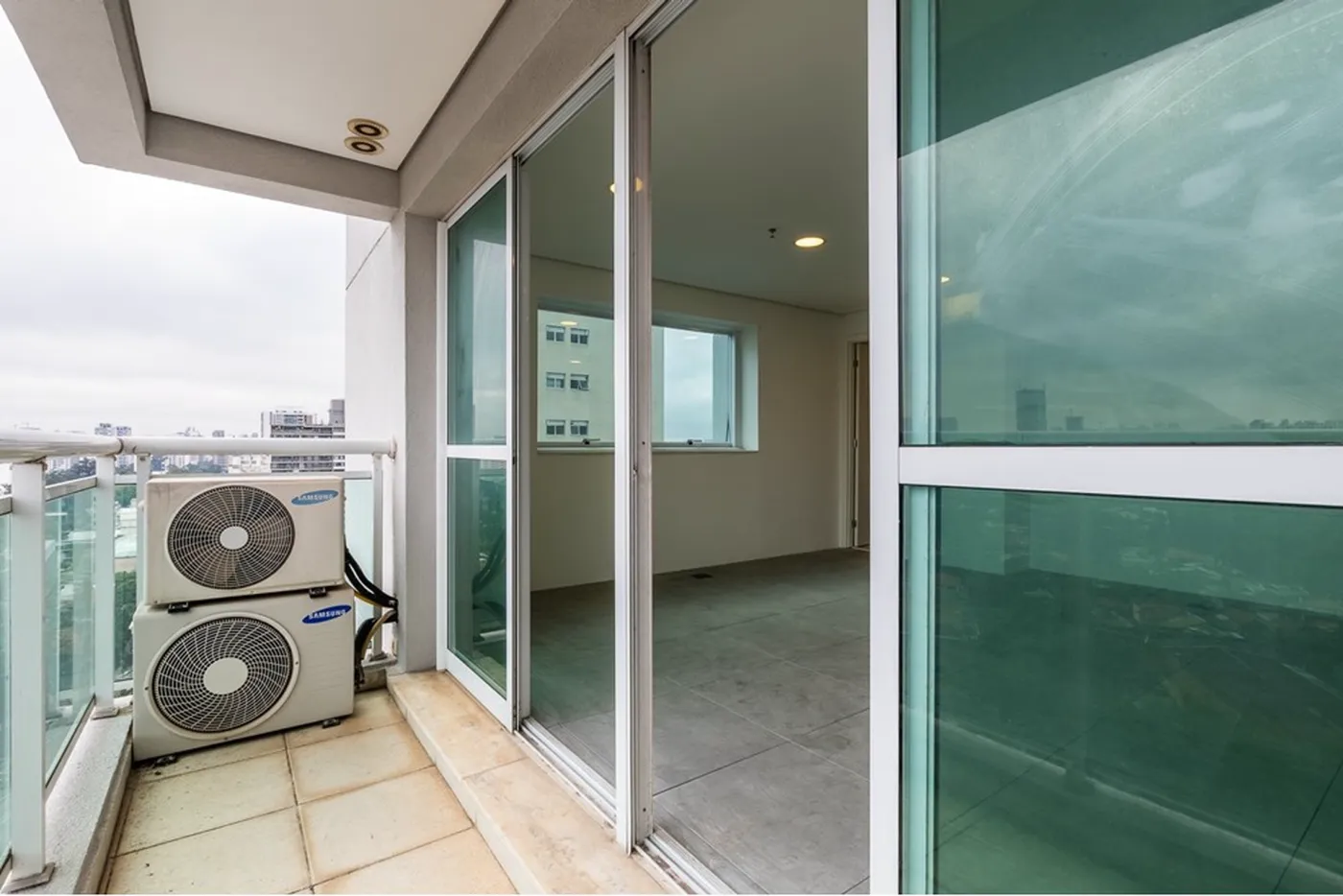 SANDJ 72 Sala 601971032-108 - REMAX Empire Exclusividades