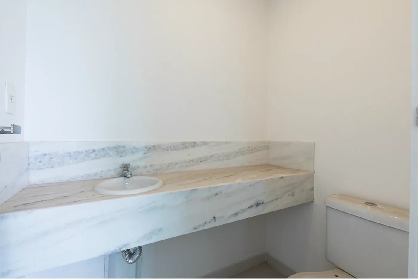 SANDJ 72 Sala 601971032-108 - REMAX Empire Exclusividades