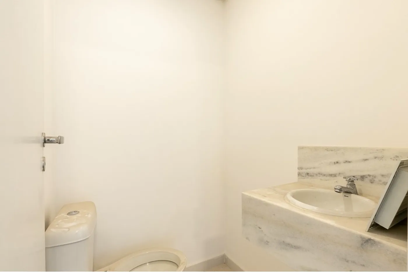 SANDJ 72 Sala 601971032-108 - REMAX Empire Exclusividades