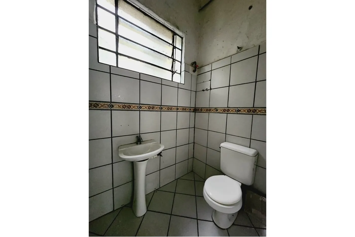CHI 88 Loja 612521066-10 - REMAX Place Exclusividades